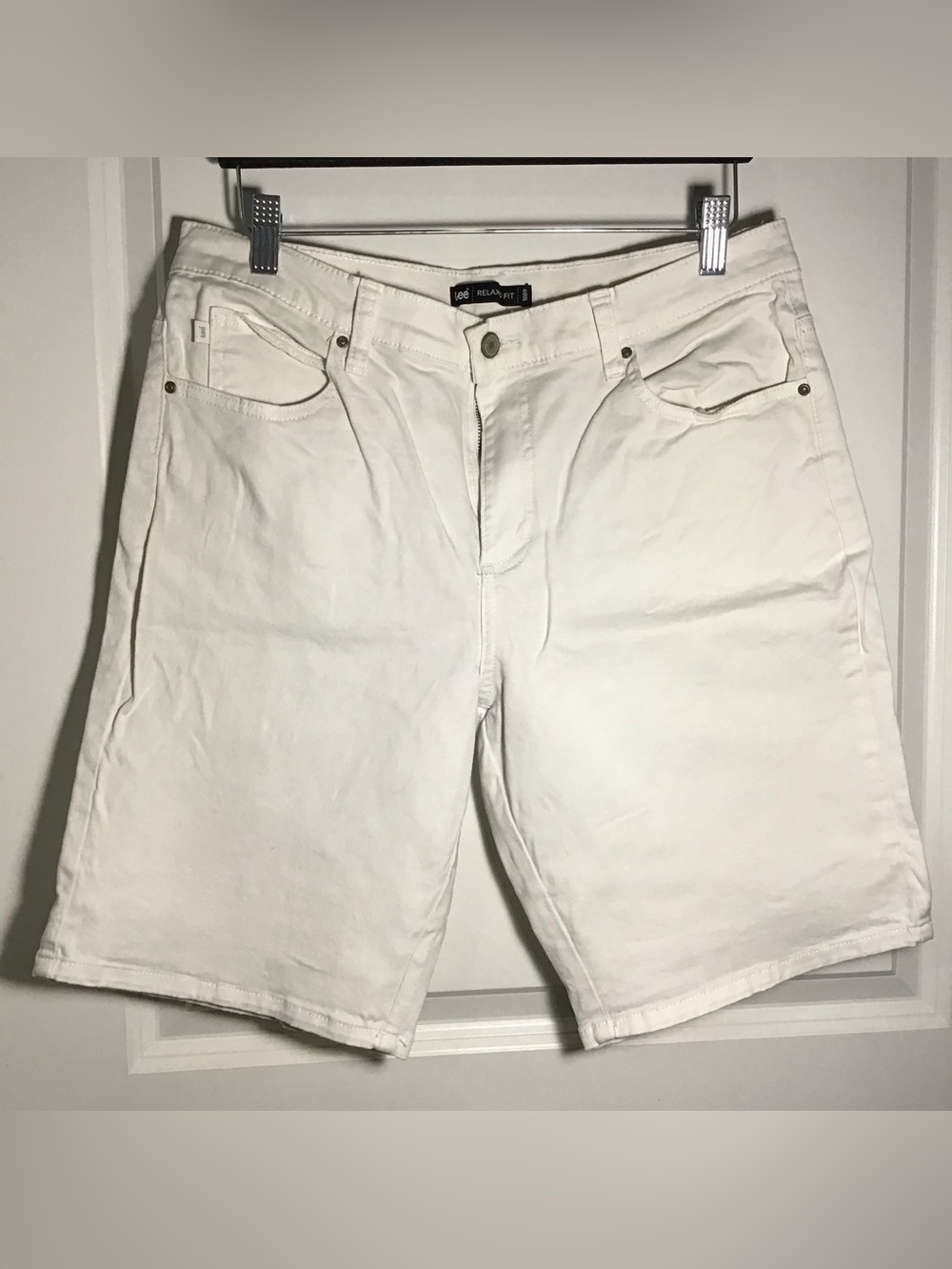 Lee Men's White Flat Front Shorts Size 10